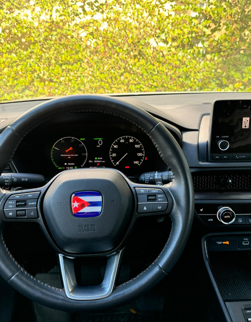 Load image into Gallery viewer, Cuba Flag 3D Emblem Steering Wheel - automotive (comparable with most Hondas)
